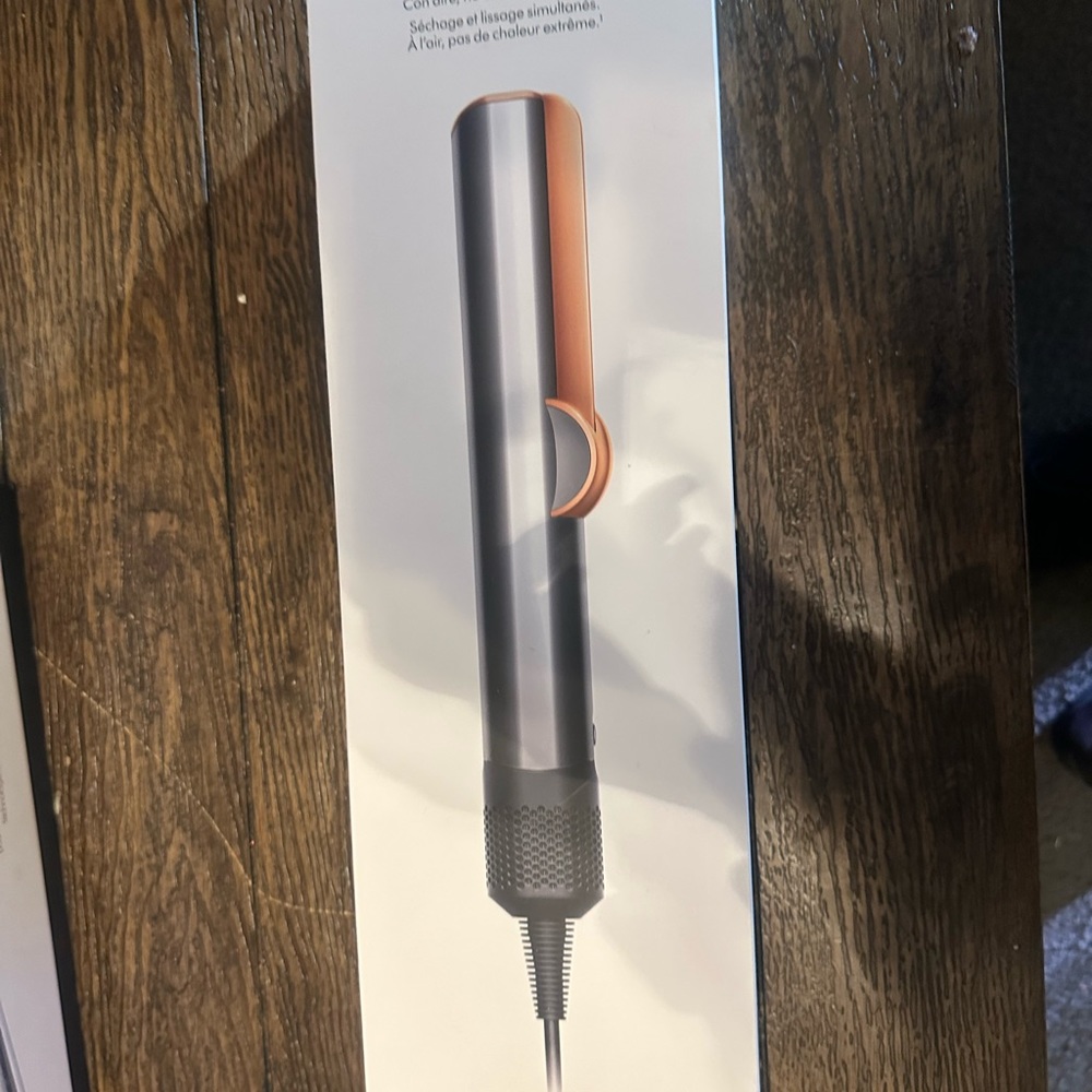 Dyson - Picture 2 of 4